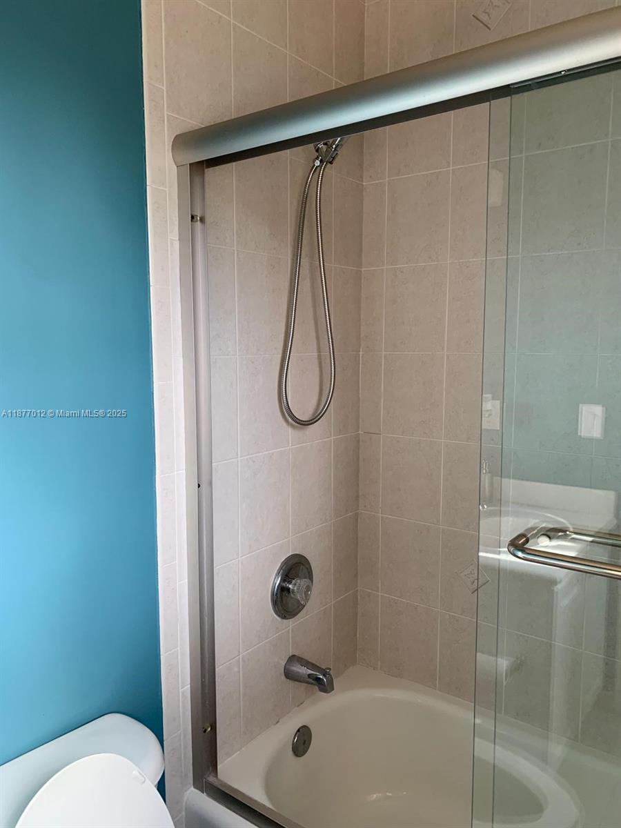 VILLAS AT HARBOR ISLES CO - Residential Lease