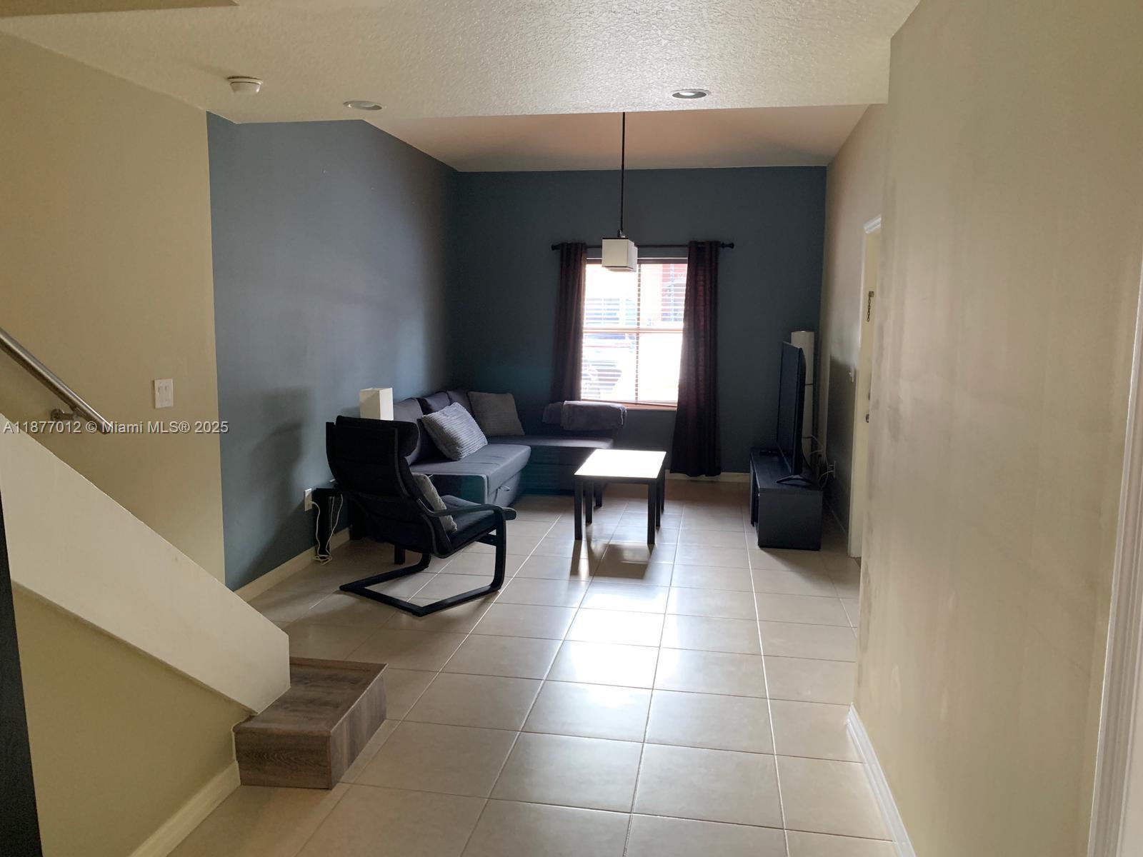 VILLAS AT HARBOR ISLES CO - Residential Lease