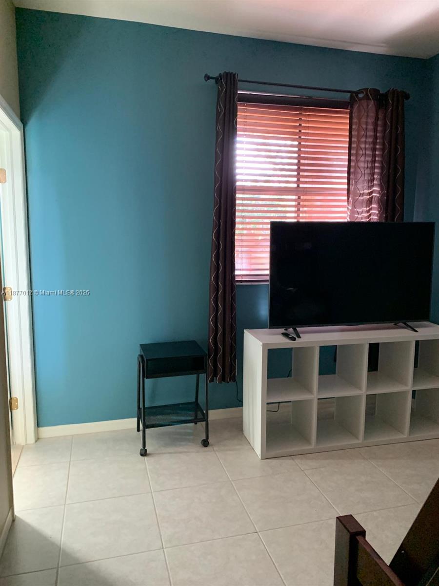 VILLAS AT HARBOR ISLES CO - Residential Lease