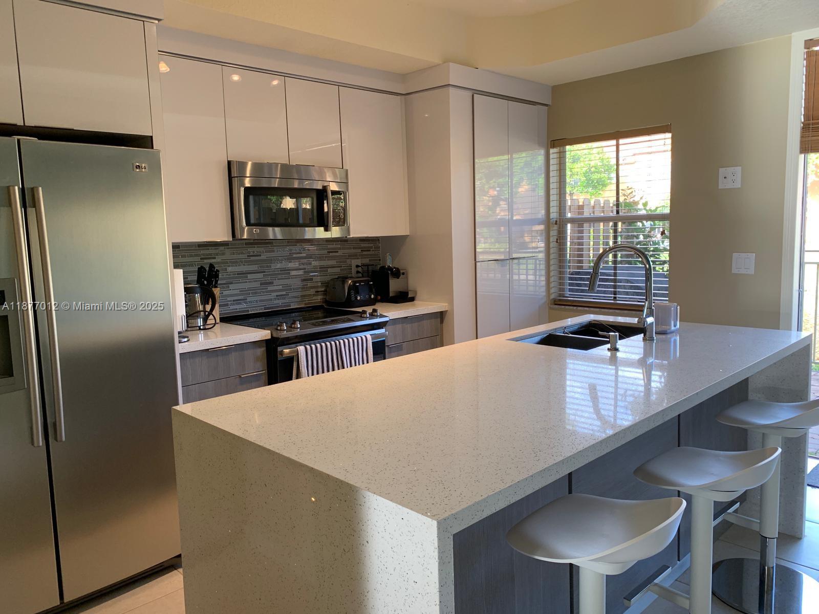 VILLAS AT HARBOR ISLES CO - Residential Lease
