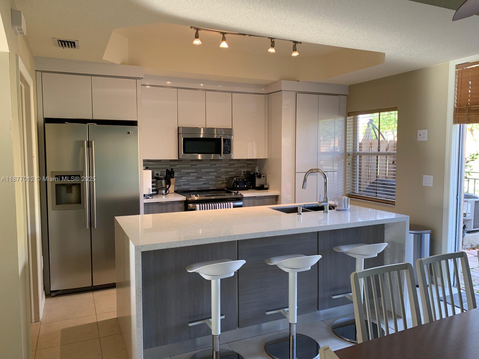 VILLAS AT HARBOR ISLES CO - Residential Lease