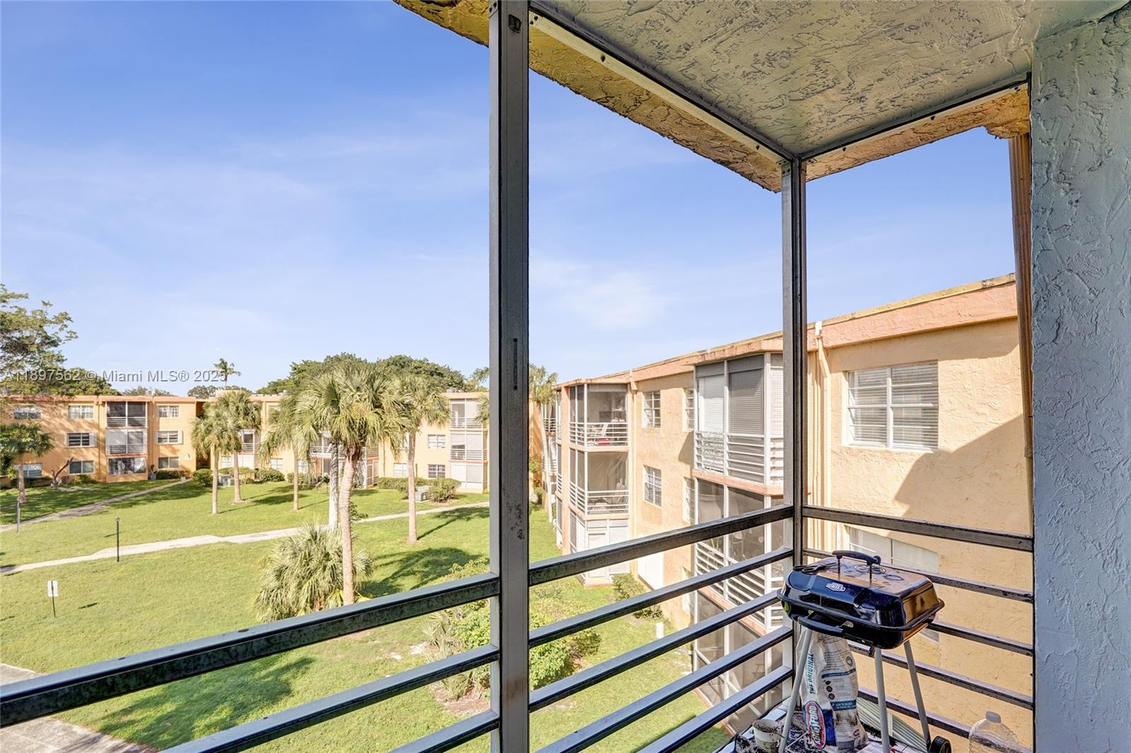 HERITAGE CIRCLE CONDO - Residential