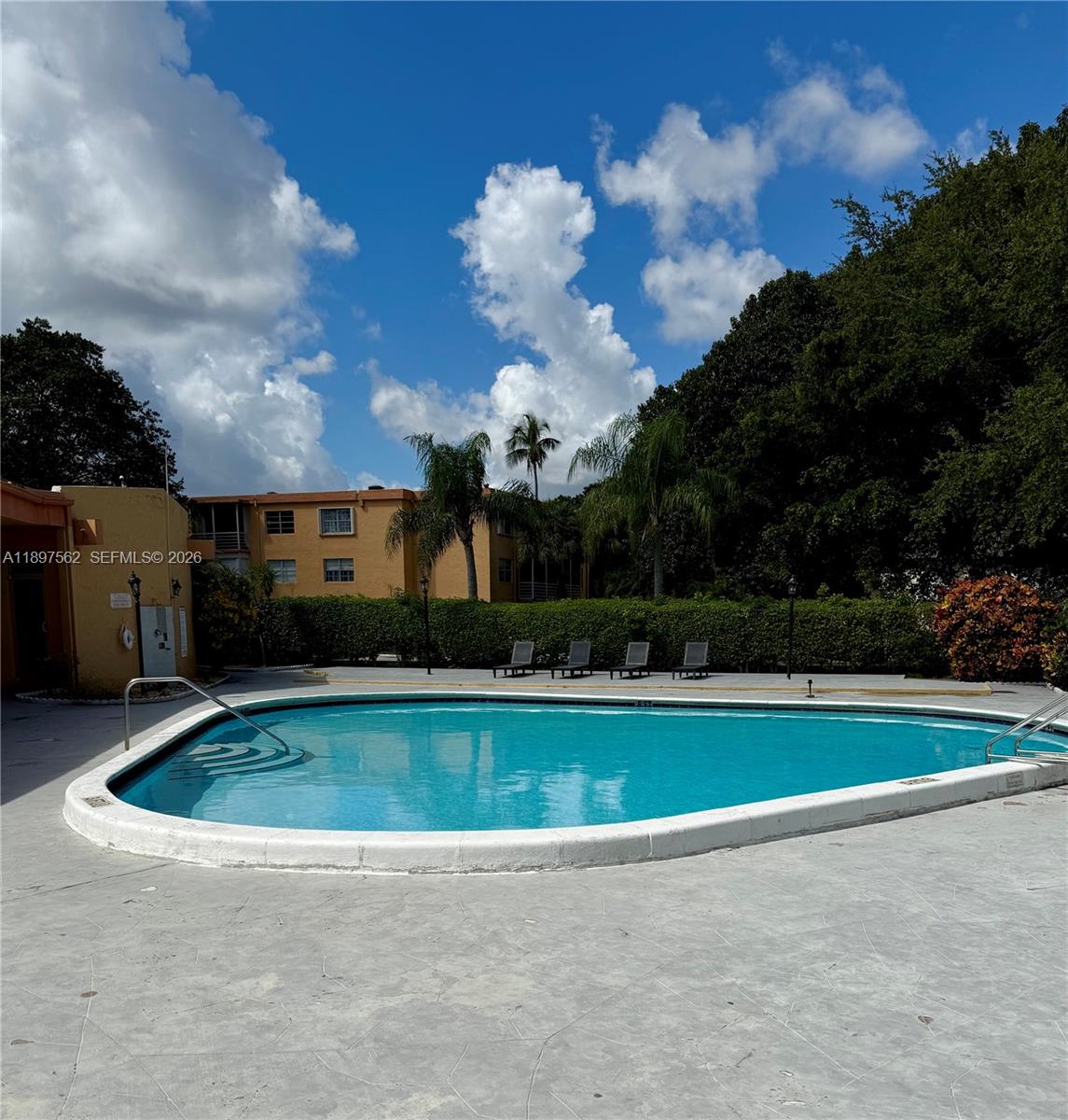 HERITAGE CIRCLE CONDO - Residential