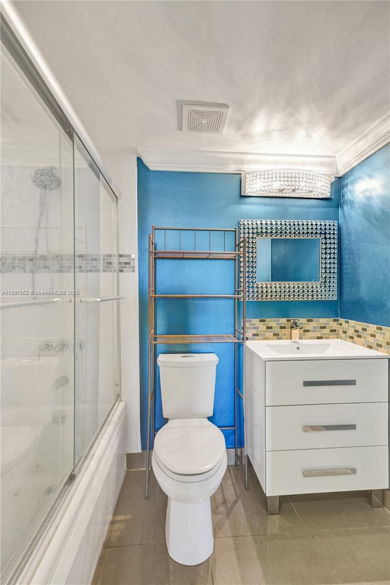 HERITAGE CIRCLE CONDO - Residential