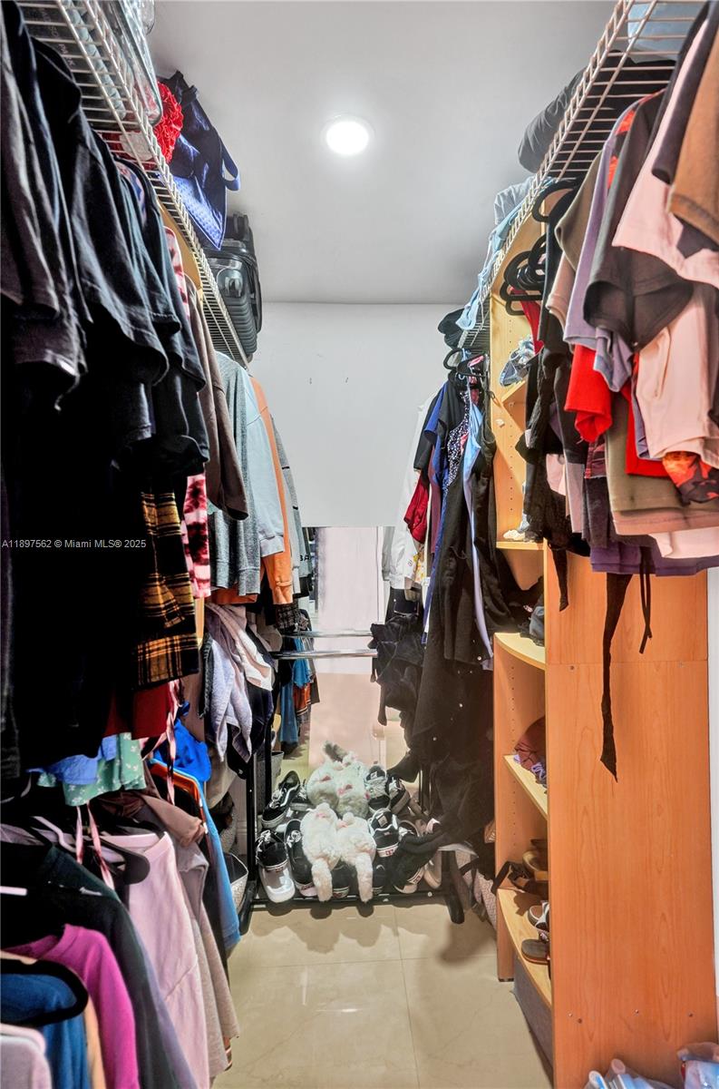 HERITAGE CIRCLE CONDO - Residential