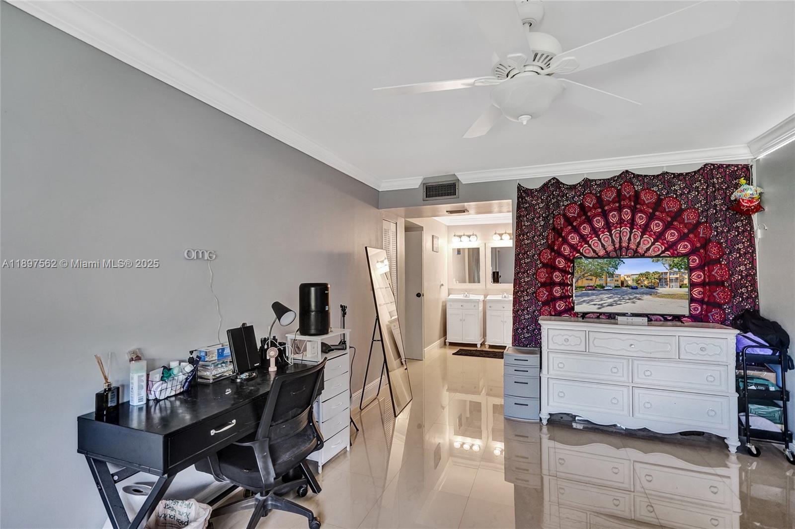 HERITAGE CIRCLE CONDO - Residential