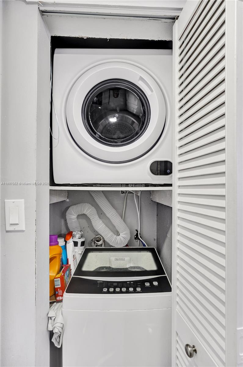 HERITAGE CIRCLE CONDO - Residential