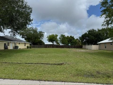 399 SW Ridgecrest Dr Port St Lucie FL 34953