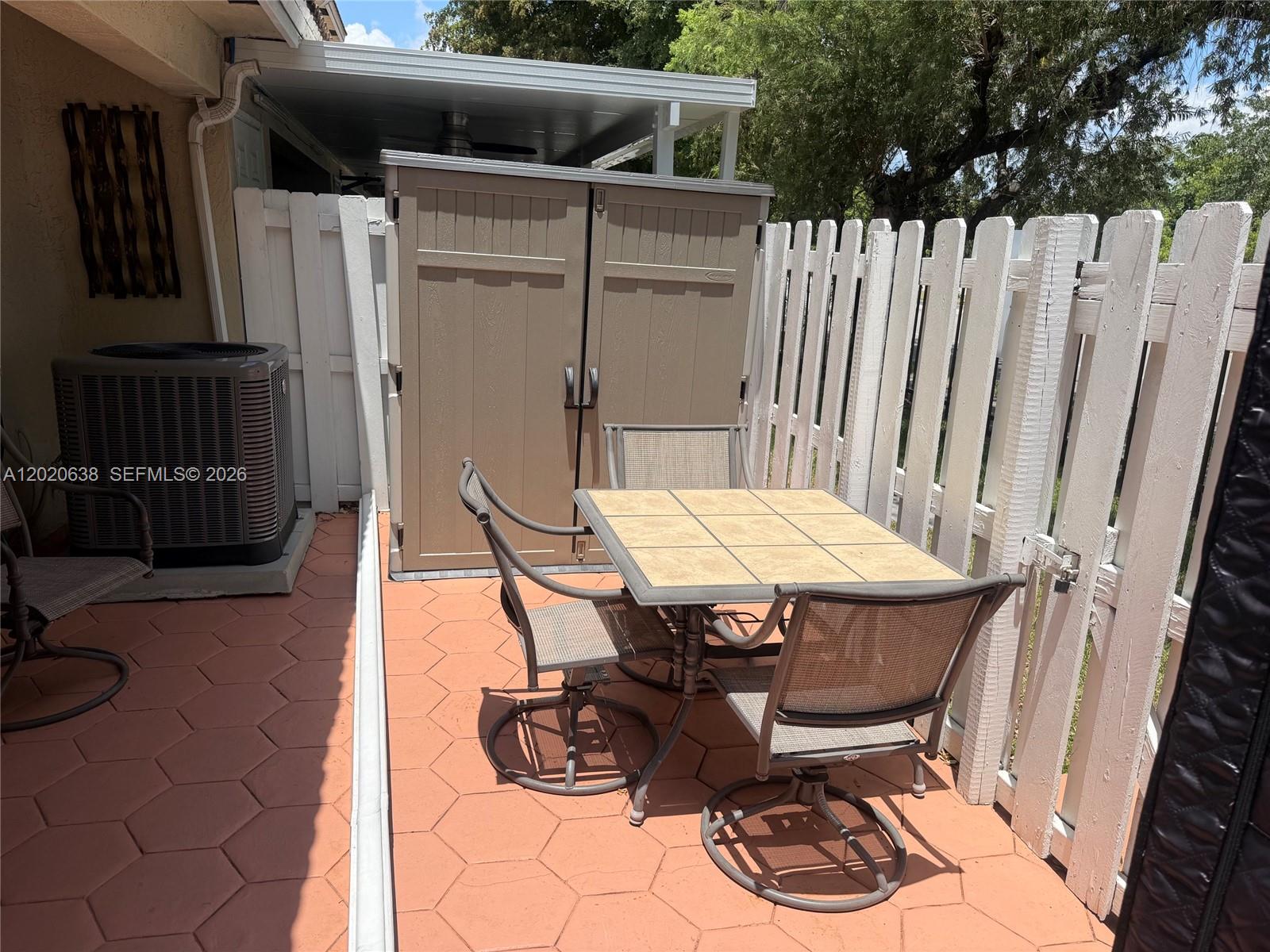 KENDALE LAKES NORTH SEC 9 - Residential