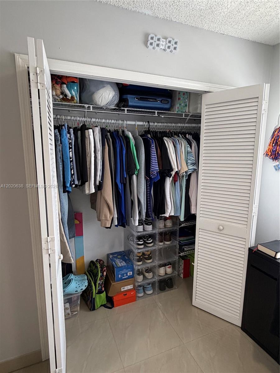 KENDALE LAKES NORTH SEC 9 - Residential