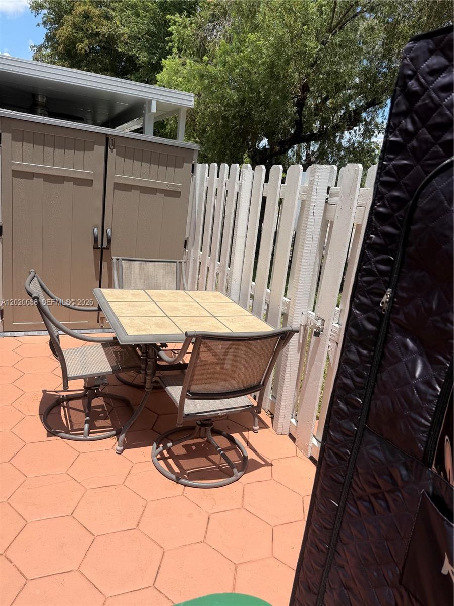 KENDALE LAKES NORTH SEC 9 - Residential