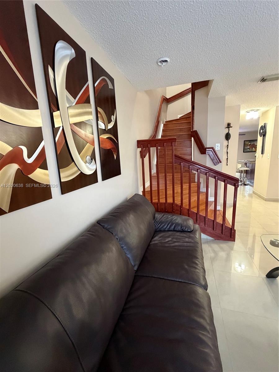 KENDALE LAKES NORTH SEC 9 - Residential