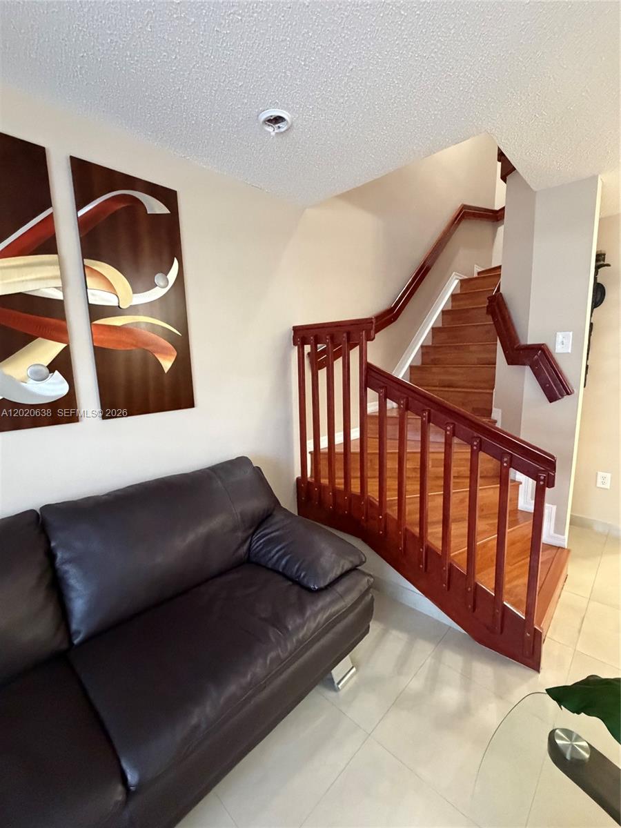 KENDALE LAKES NORTH SEC 9 - Residential