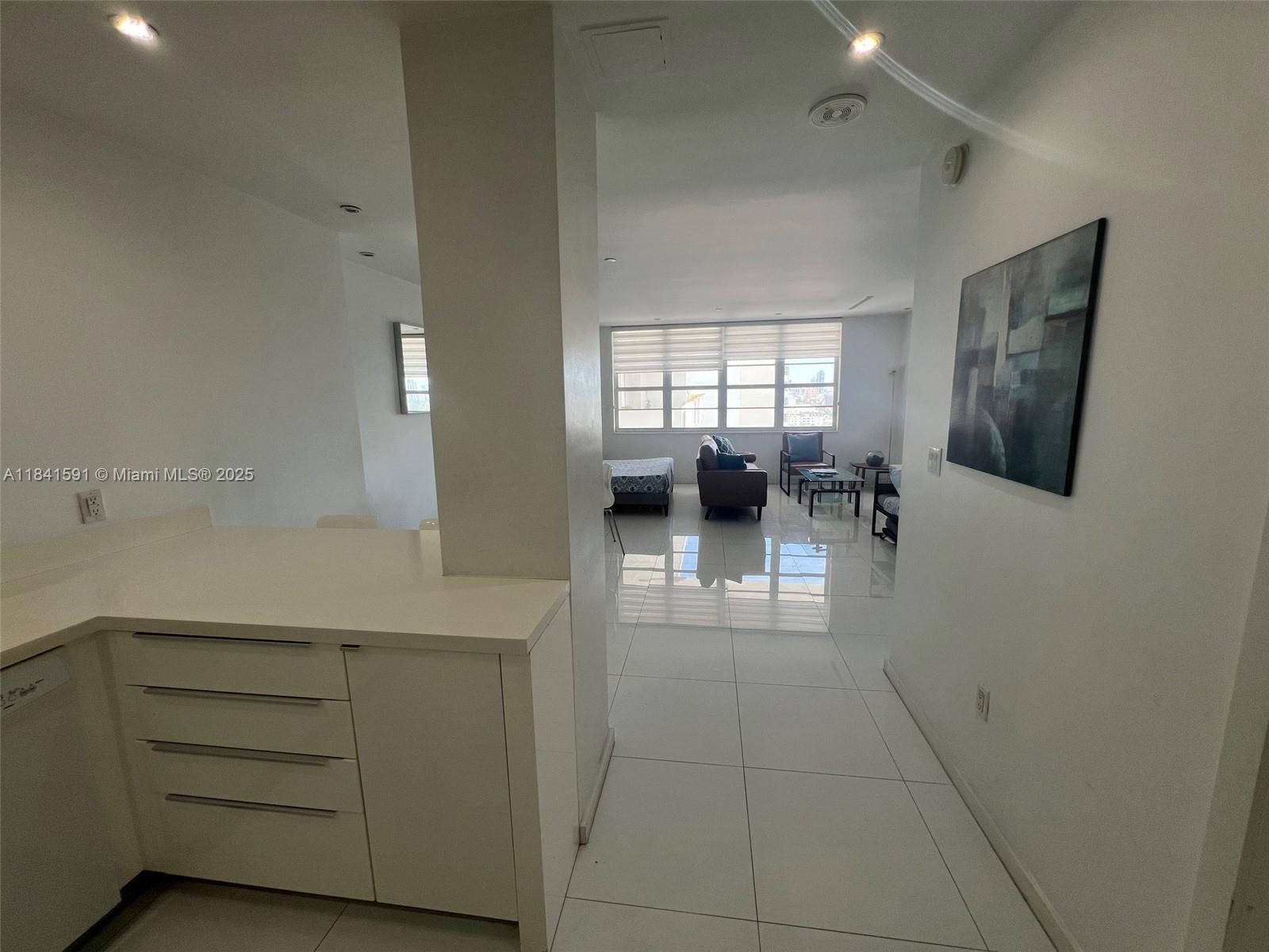 THE DECOPLAGE CONDO - Residential Lease