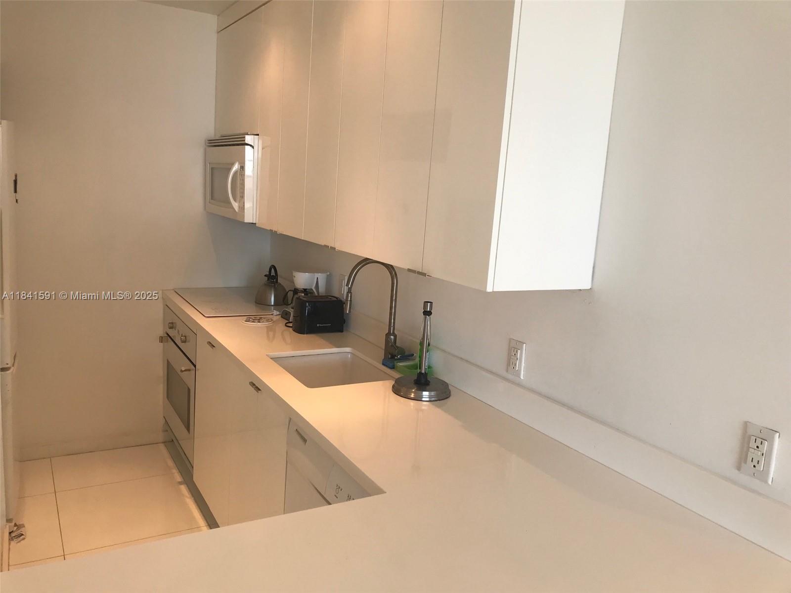 THE DECOPLAGE CONDO - Residential Lease