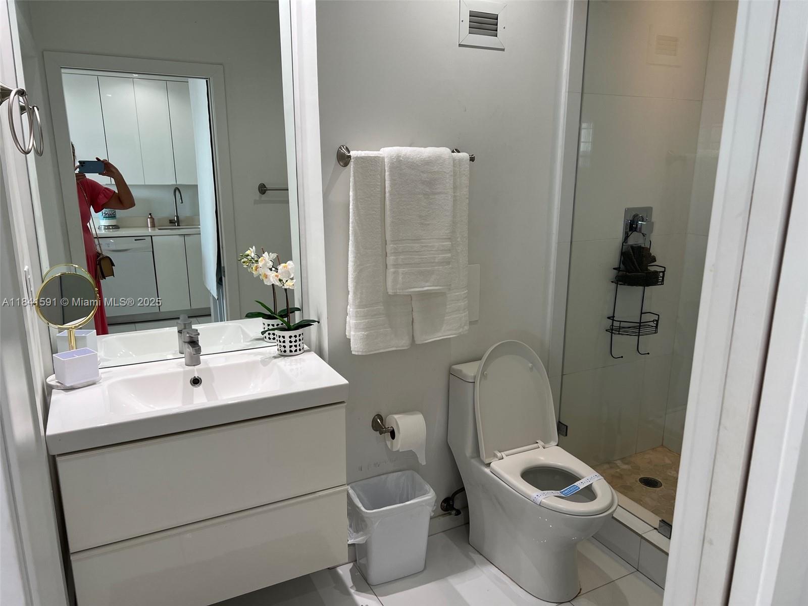 THE DECOPLAGE CONDO - Residential Lease