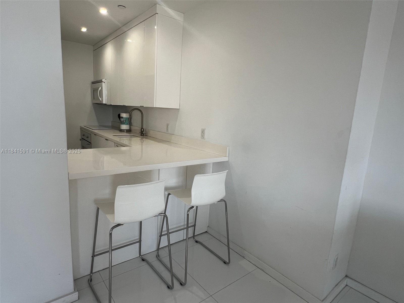 THE DECOPLAGE CONDO - Residential Lease