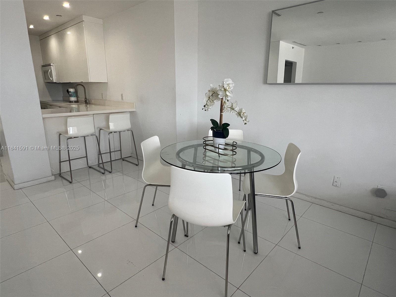 THE DECOPLAGE CONDO - Residential Lease