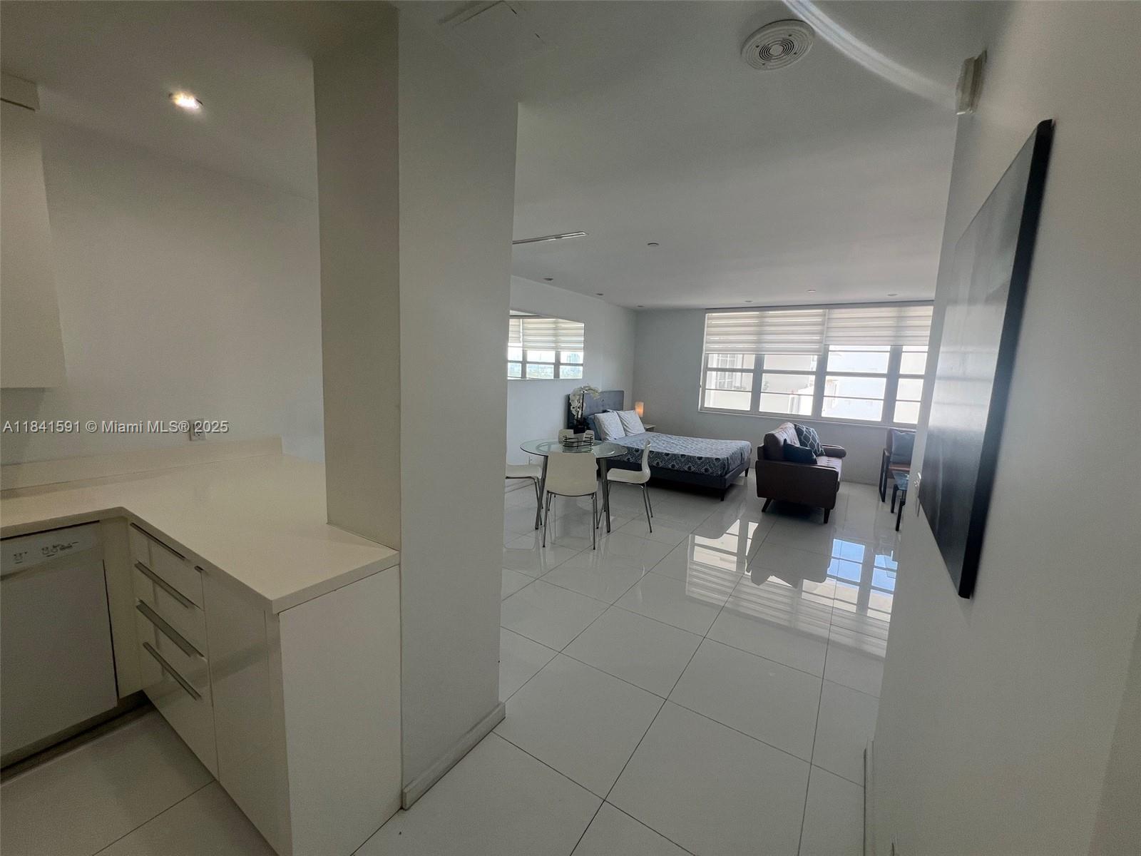 THE DECOPLAGE CONDO - Residential Lease