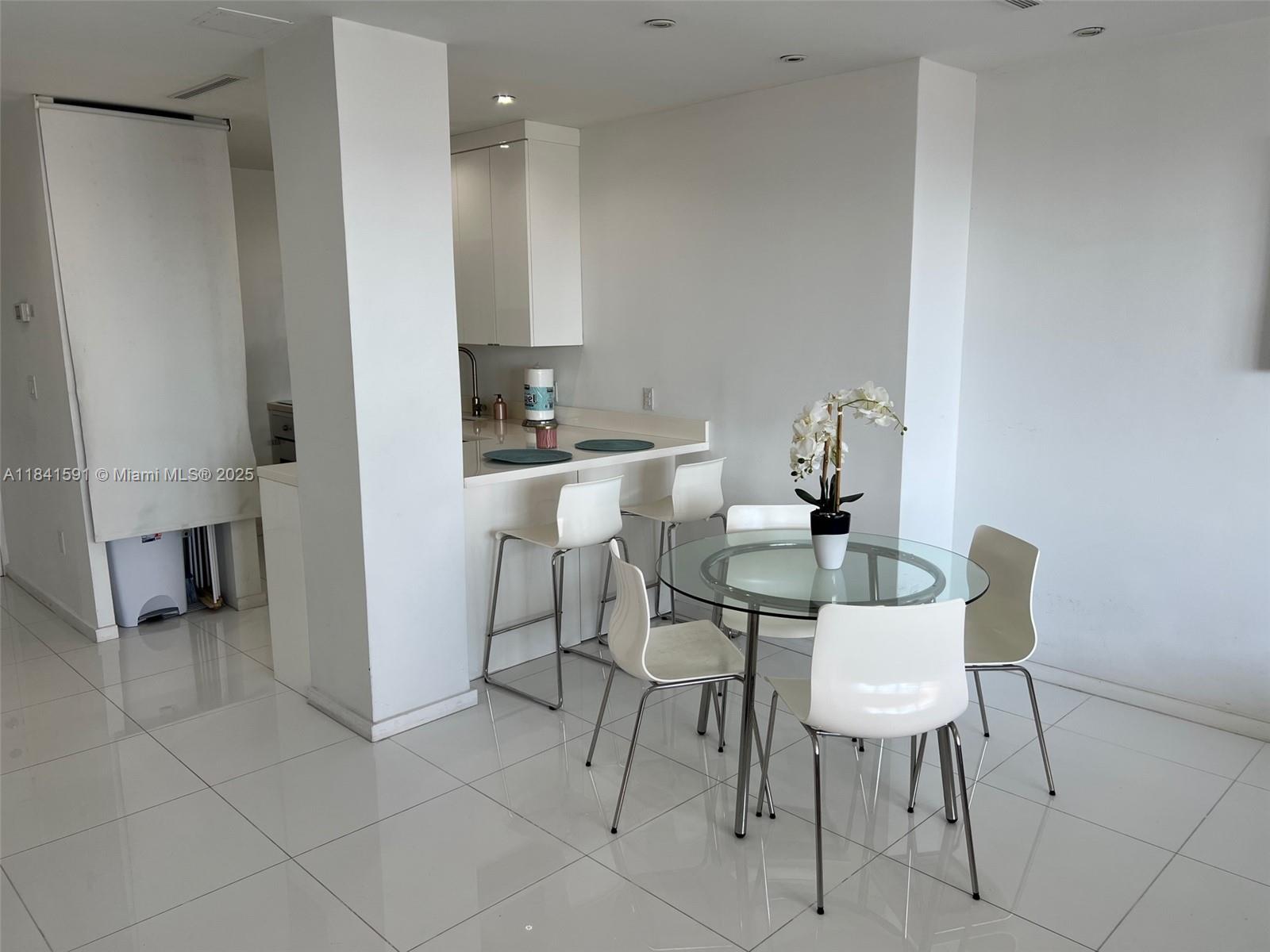 THE DECOPLAGE CONDO - Residential Lease