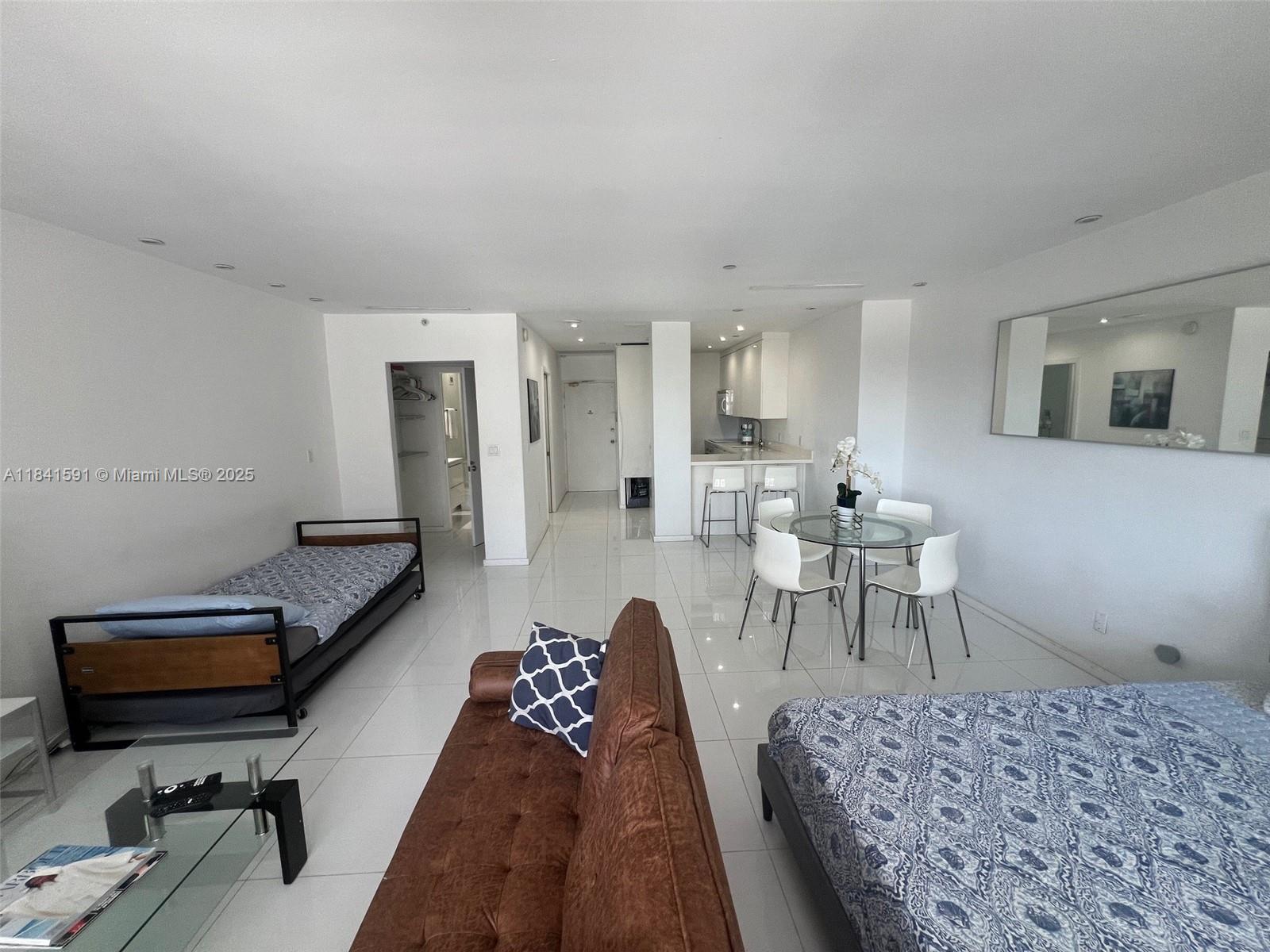 THE DECOPLAGE CONDO - Residential Lease