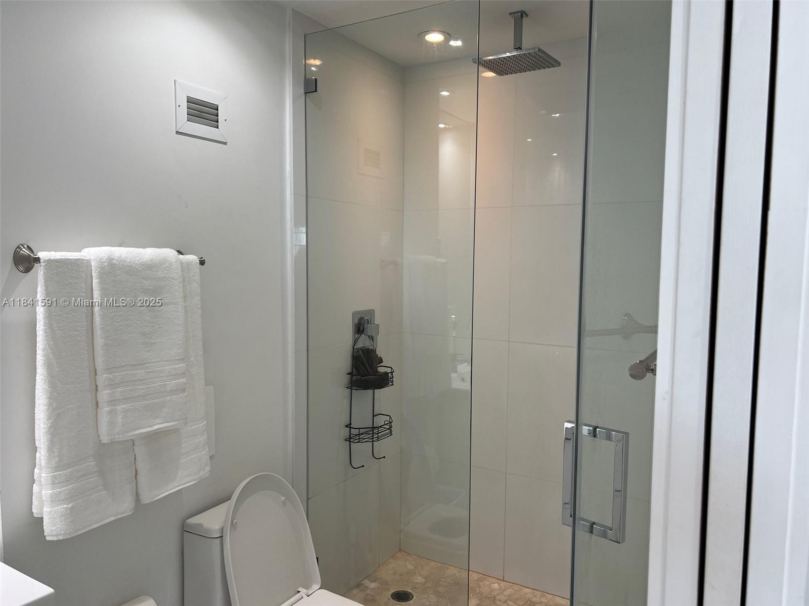 THE DECOPLAGE CONDO - Residential Lease