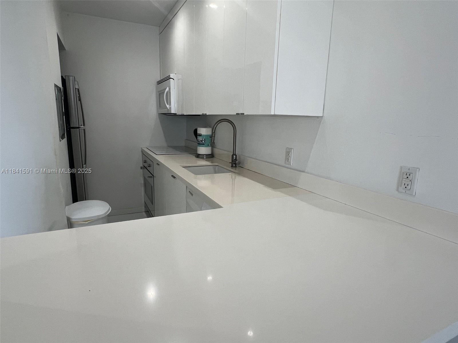 THE DECOPLAGE CONDO - Residential Lease