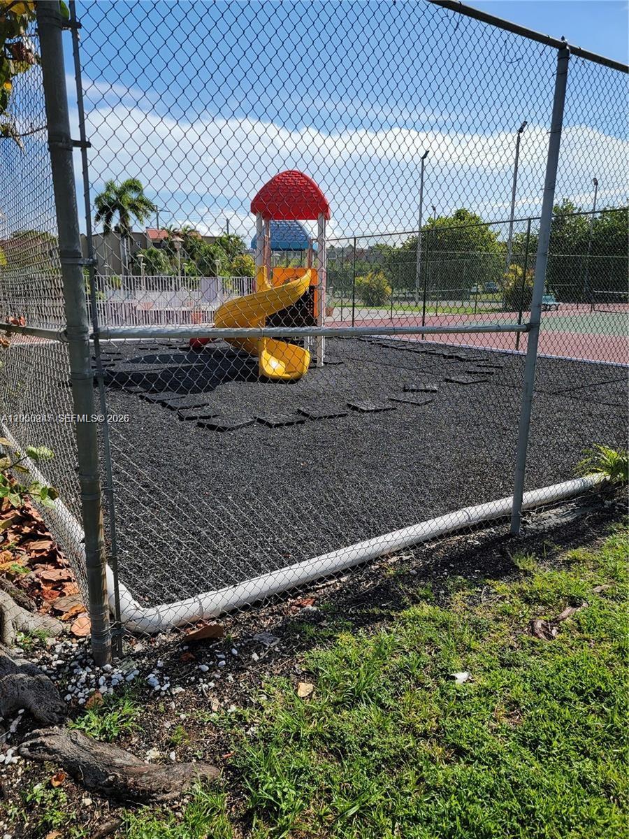 DORAL GARDENS II CONDO - Residential Lease