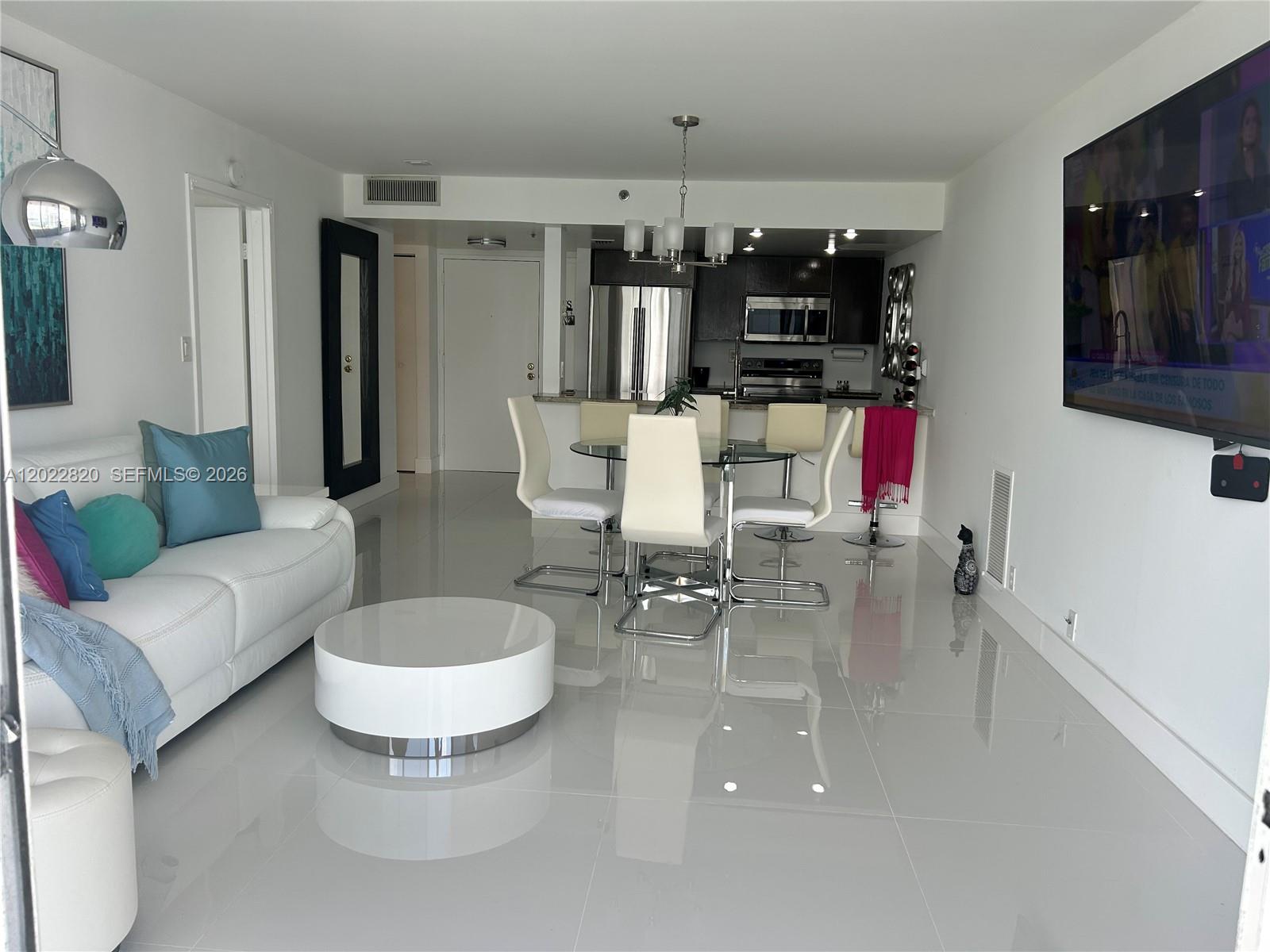 7601 E Treasure Dr 2012