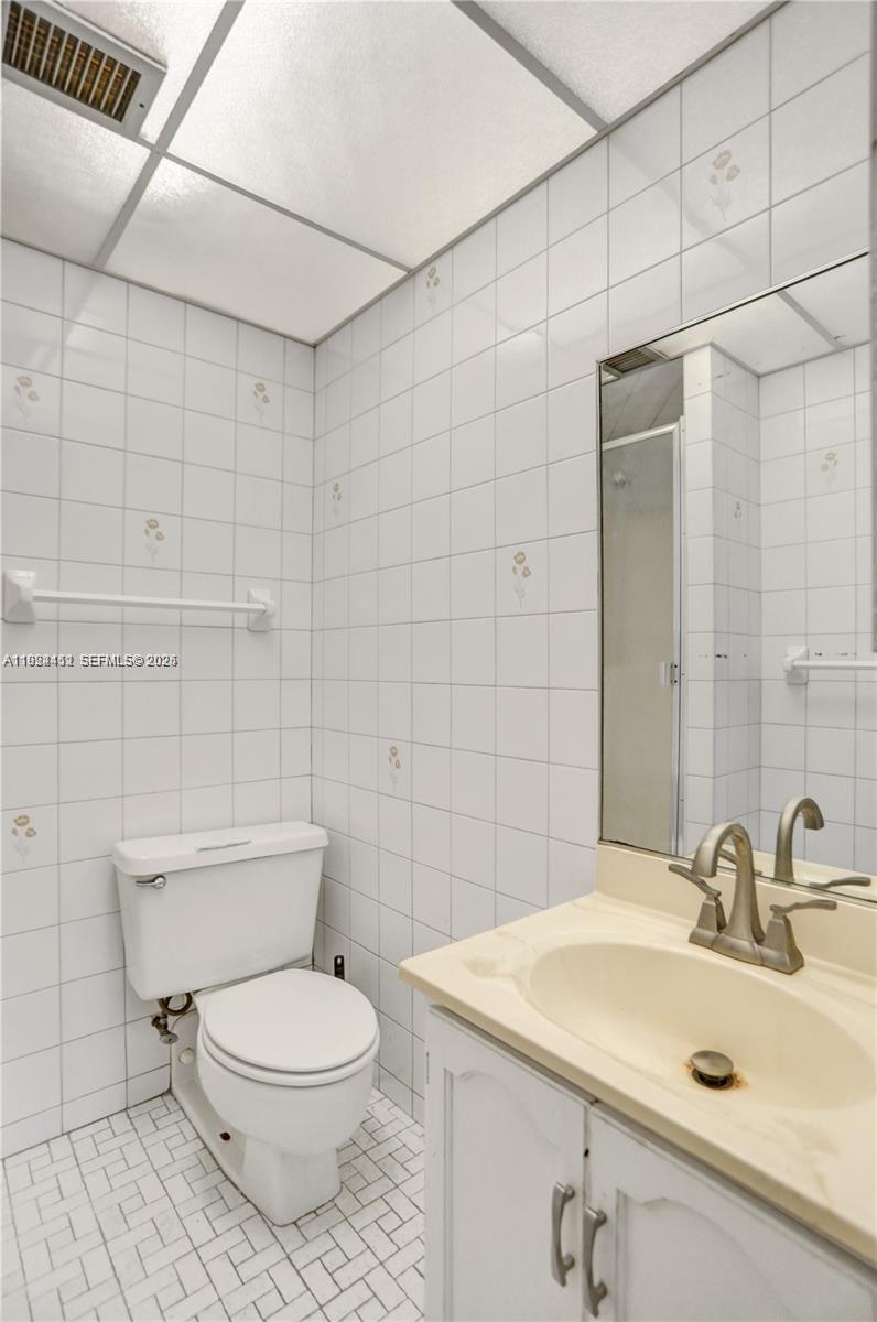 SUMMIT CONDO - Residential Lease