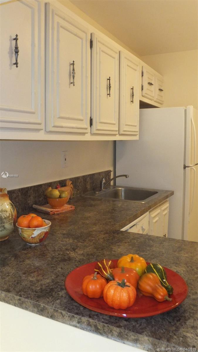 OCEANVIEW PARK CONDO - Residential Lease