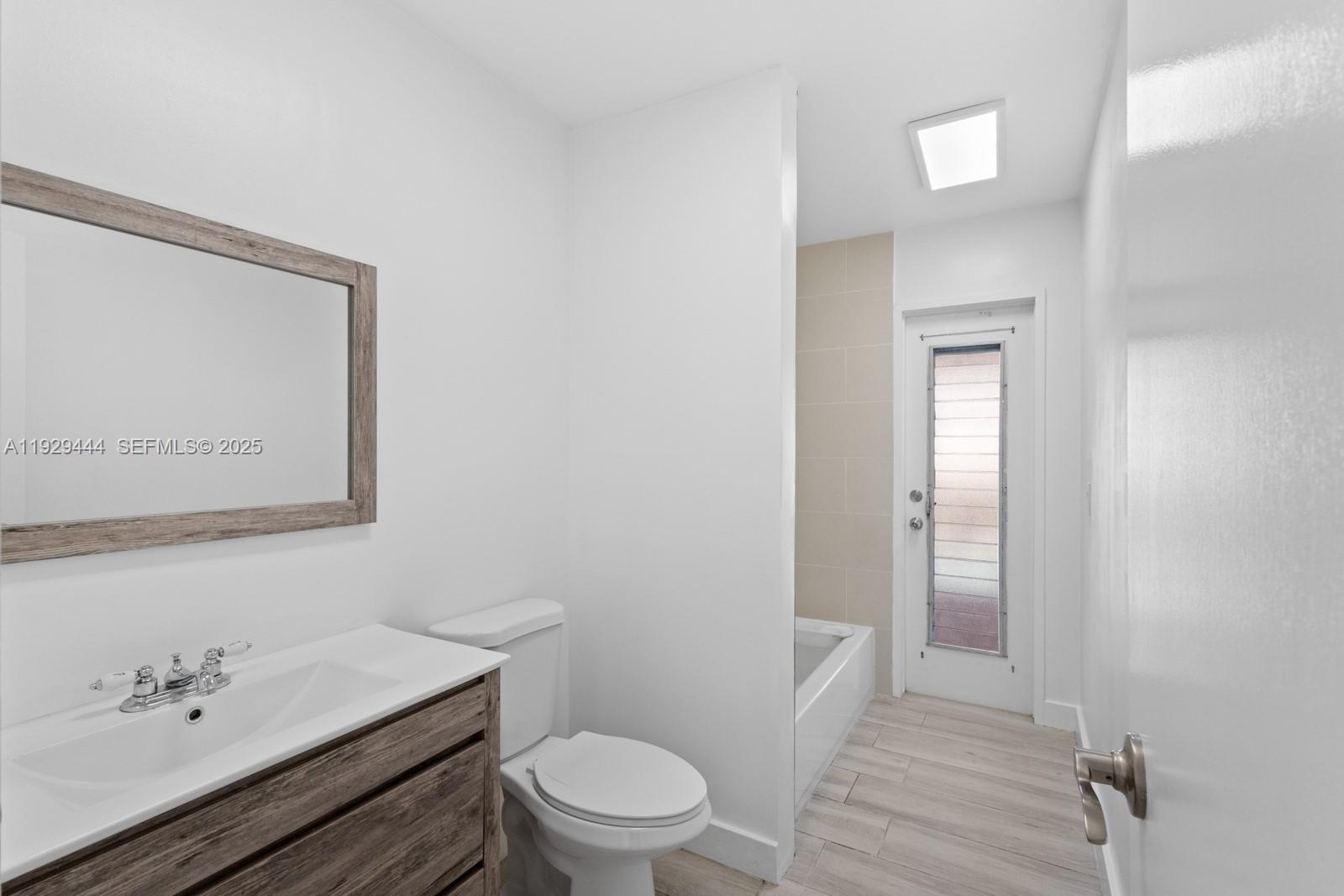 SUNRISE GOLF VILLAGE SEC - Residential Lease