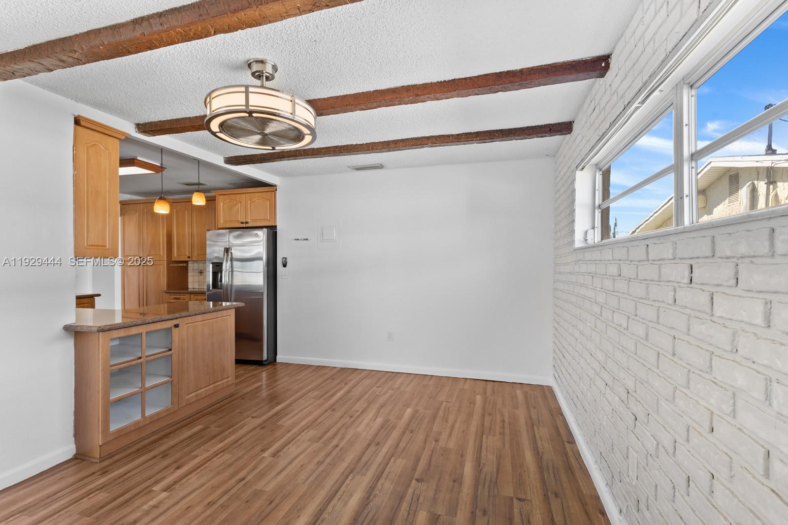 SUNRISE GOLF VILLAGE SEC - Residential Lease