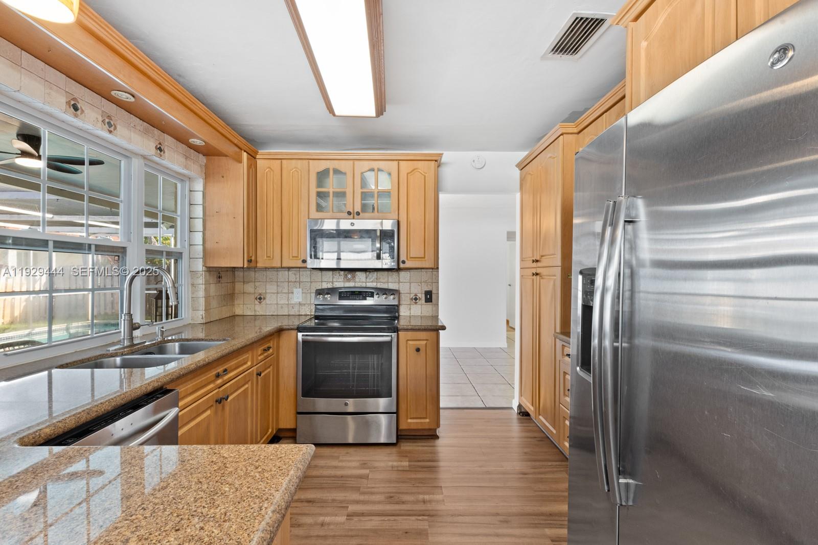 SUNRISE GOLF VILLAGE SEC - Residential Lease