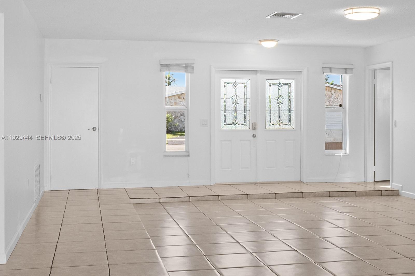 SUNRISE GOLF VILLAGE SEC - Residential Lease