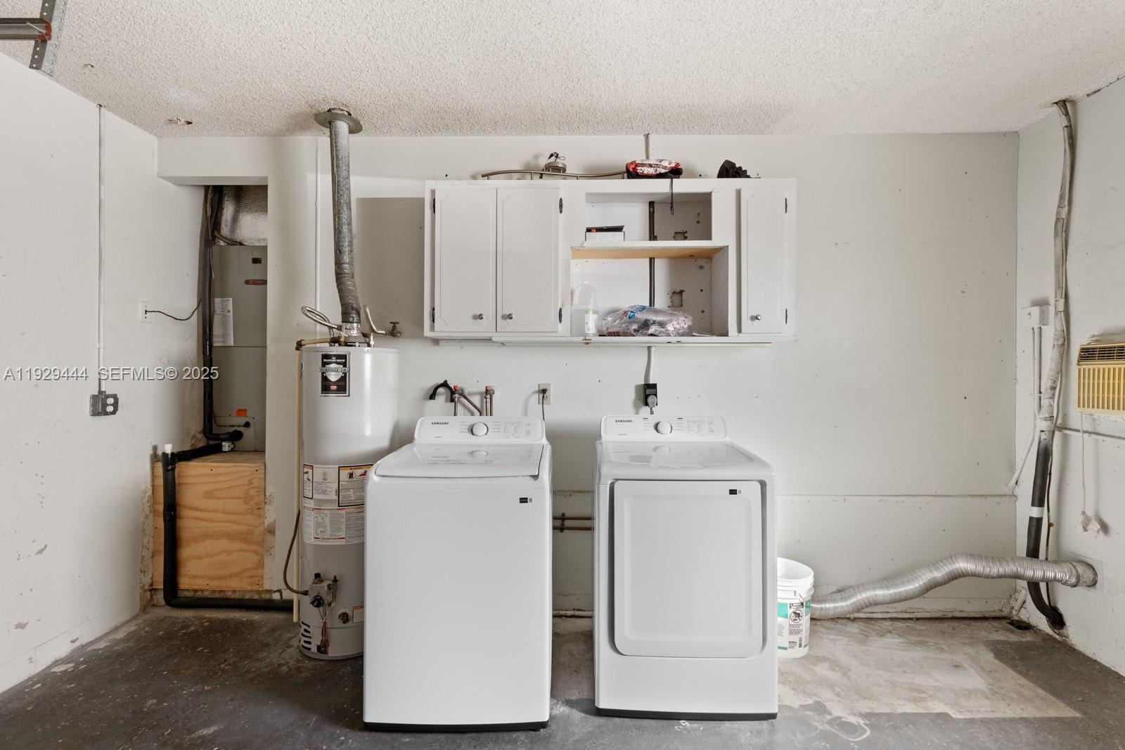 SUNRISE GOLF VILLAGE SEC - Residential Lease