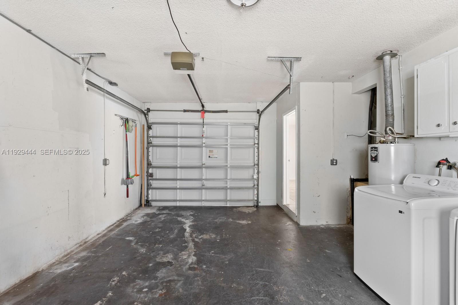 SUNRISE GOLF VILLAGE SEC - Residential Lease