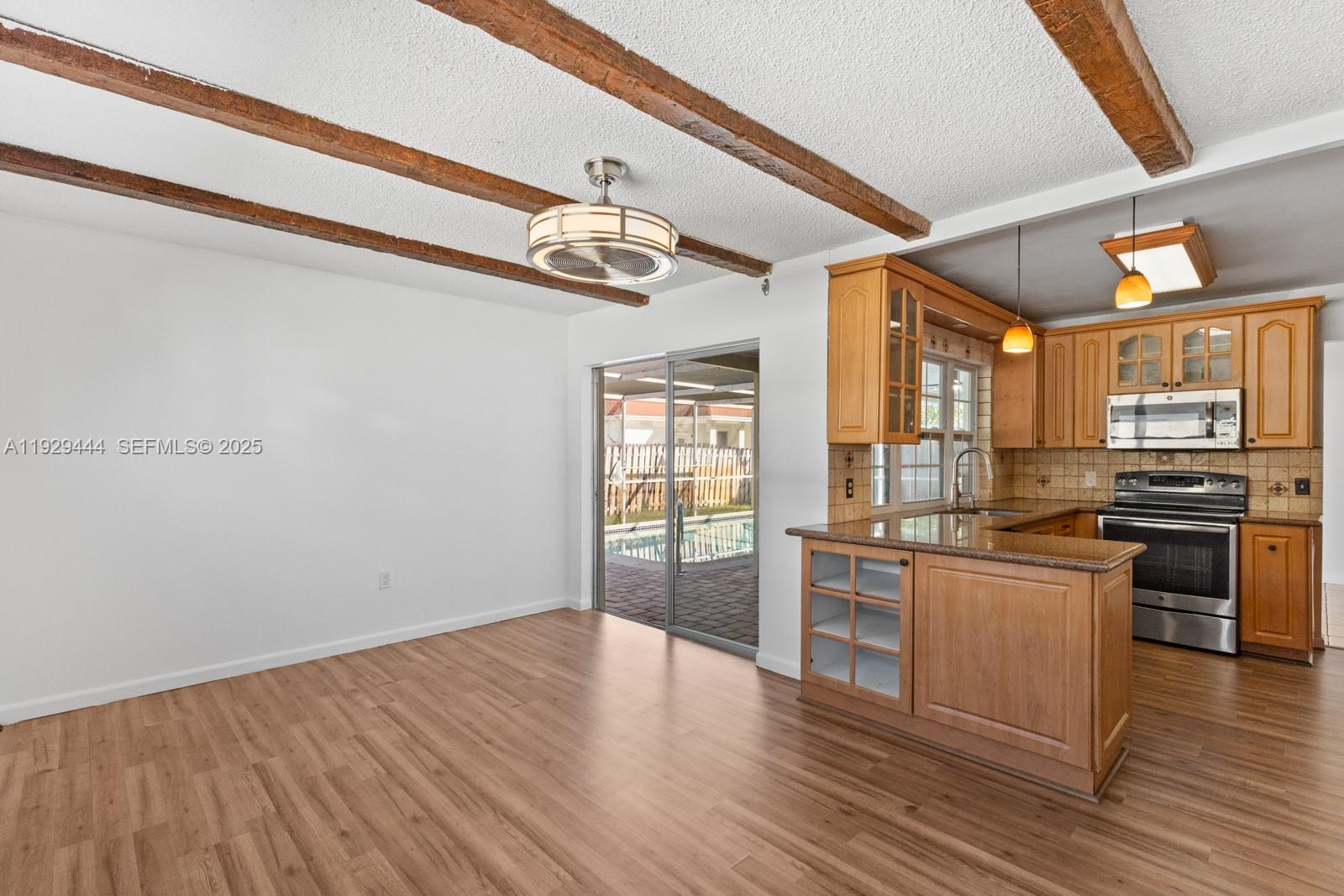 SUNRISE GOLF VILLAGE SEC - Residential Lease