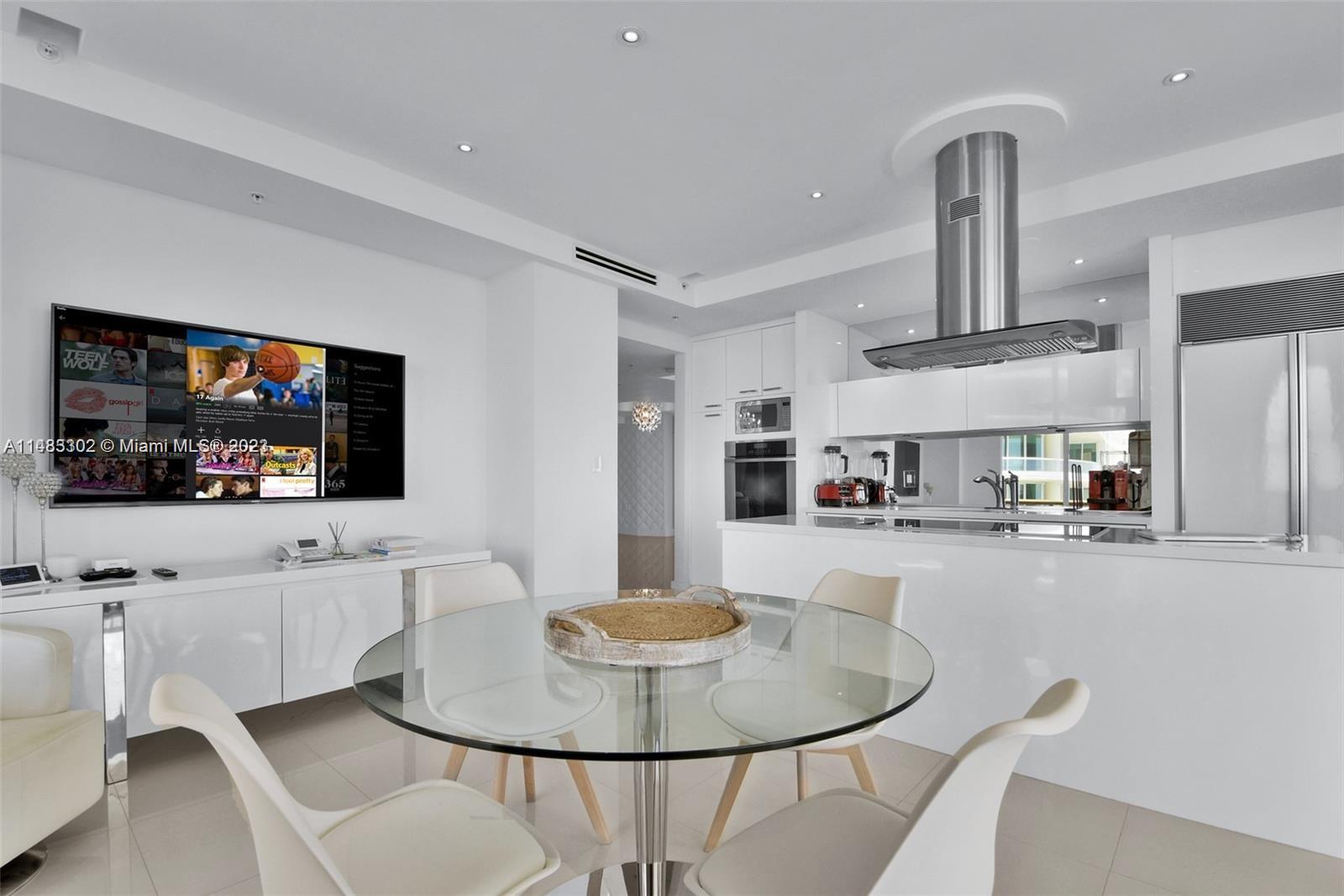 SAYAN CONDO - Residential