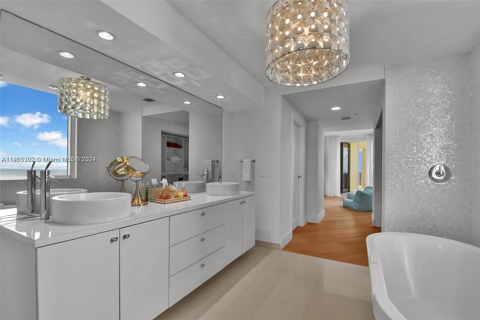 SAYAN CONDO - Residential