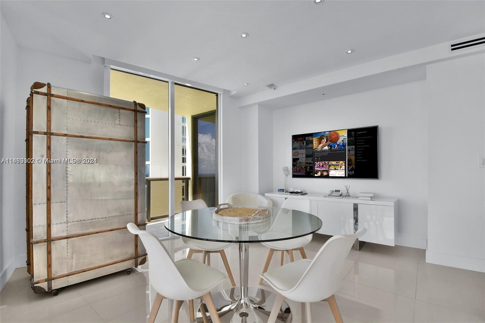 SAYAN CONDO - Residential