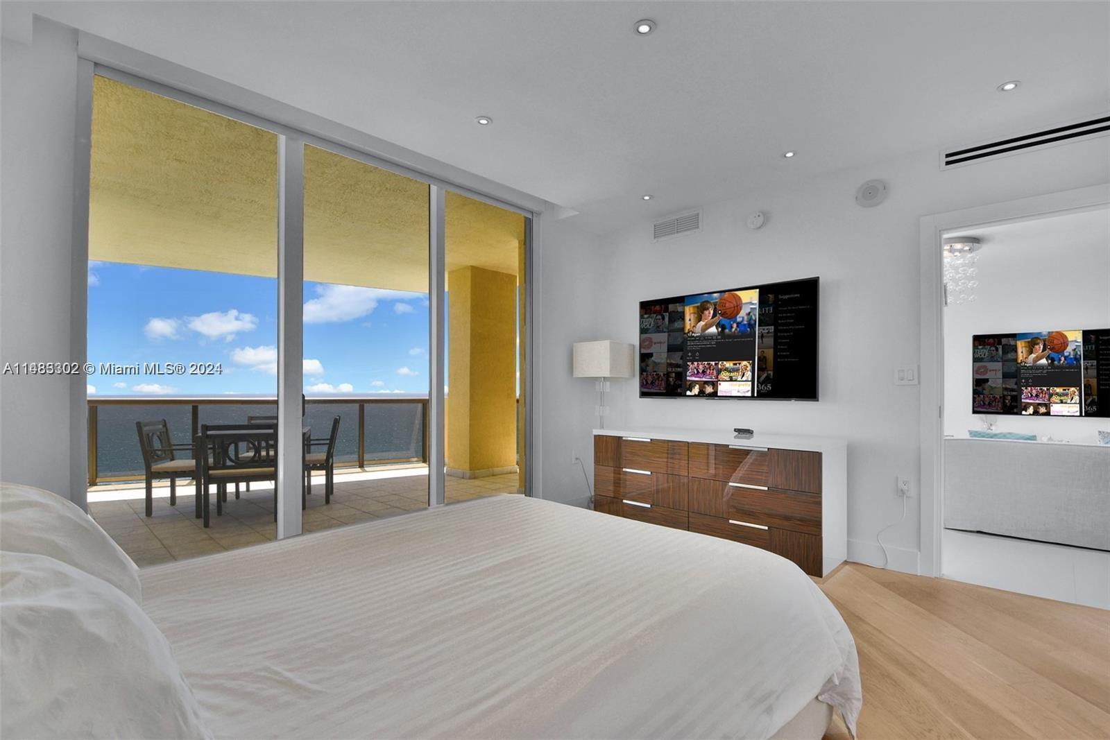 SAYAN CONDO - Residential