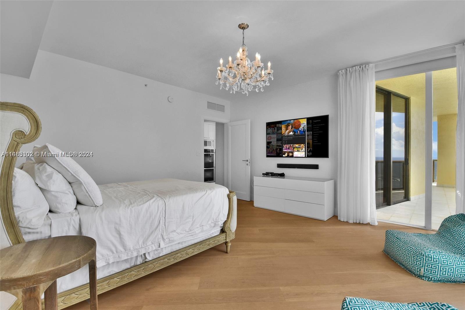 SAYAN CONDO - Residential