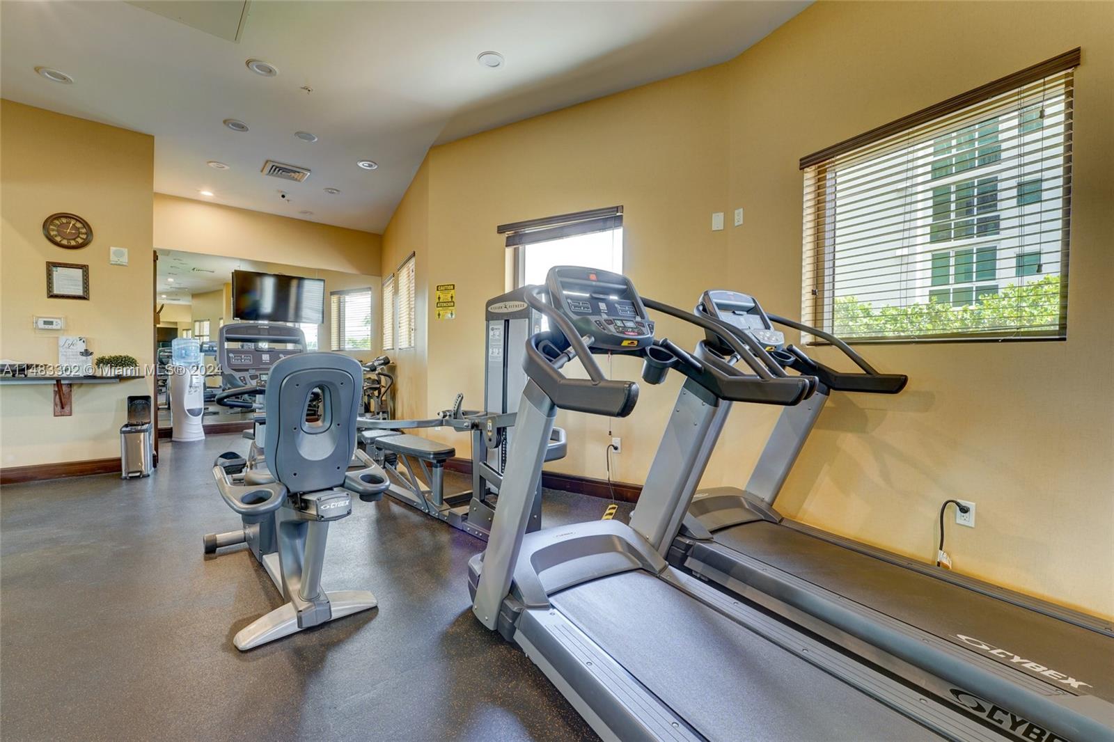 SAYAN CONDO - Residential