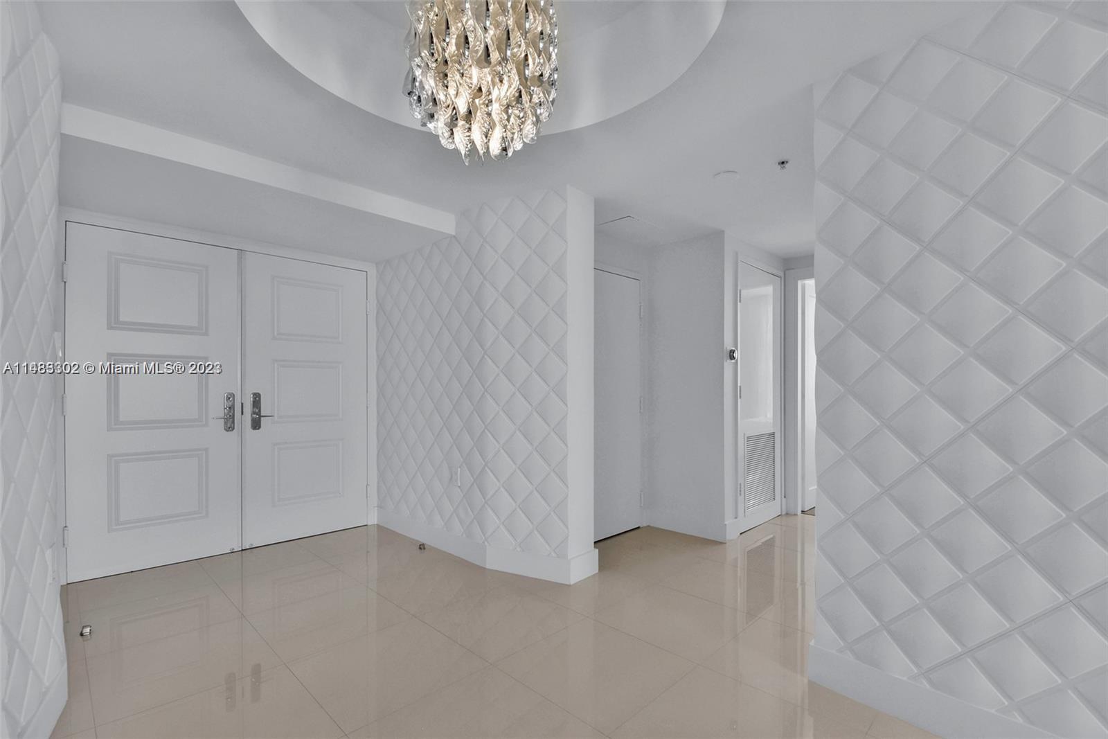 SAYAN CONDO - Residential