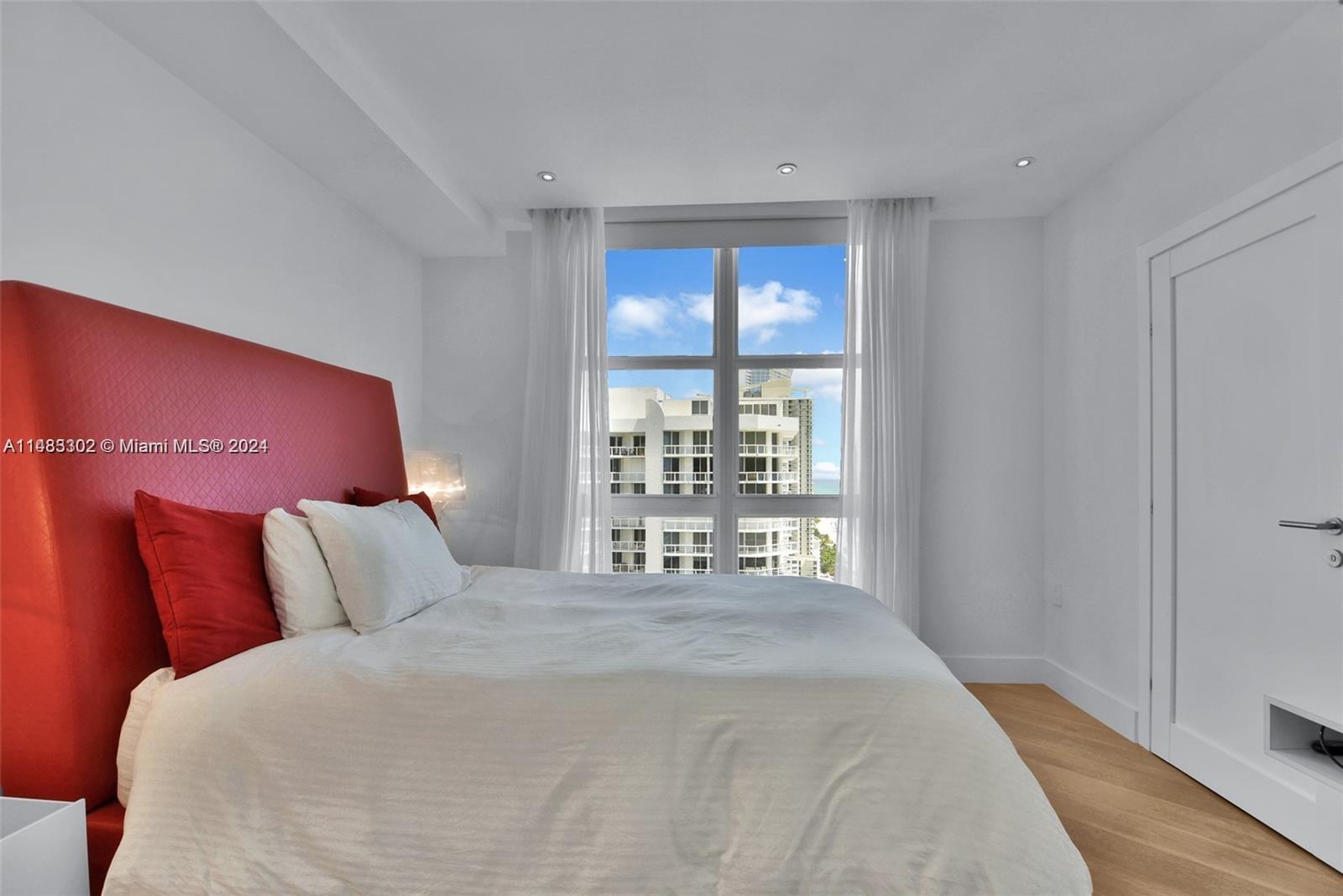 SAYAN CONDO - Residential