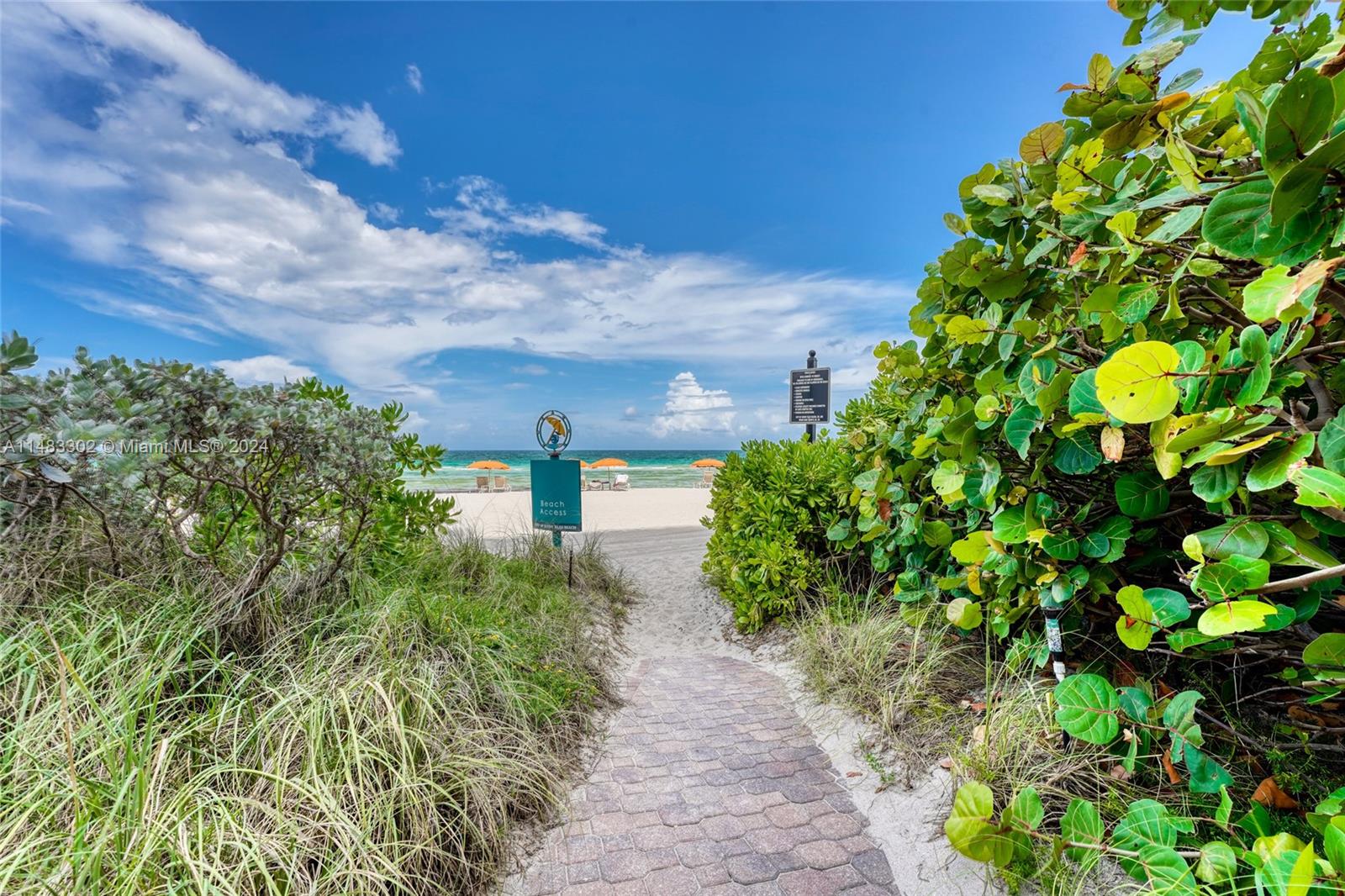 SAYAN CONDO - Residential