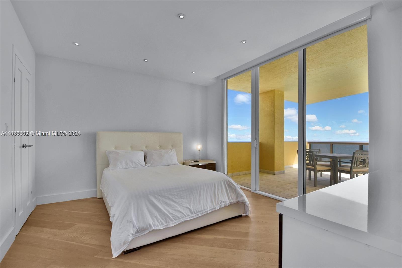 SAYAN CONDO - Residential