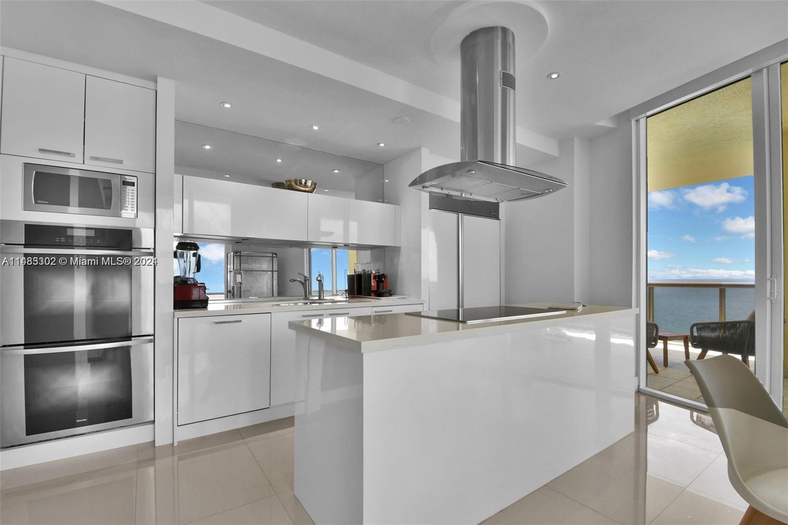 SAYAN CONDO - Residential