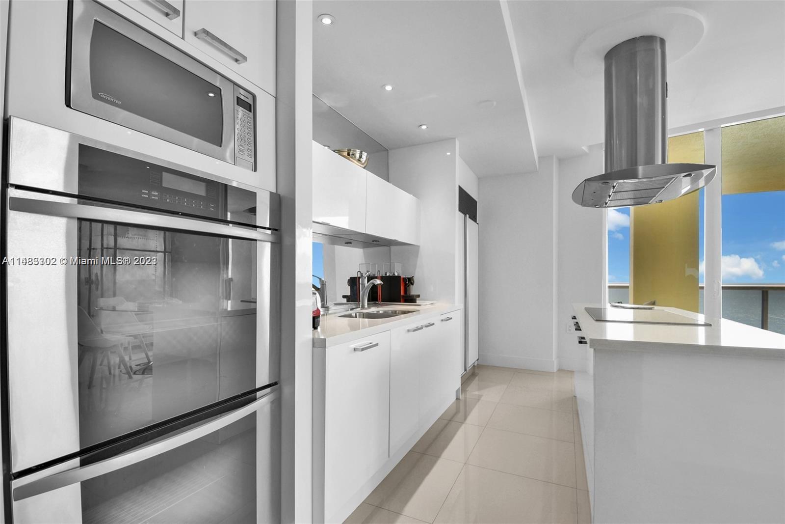 SAYAN CONDO - Residential